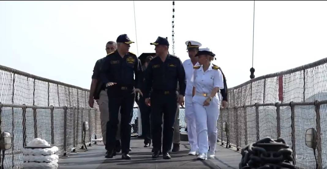 Genelkurmay Başkanı Gürak, deniz kuvvetleri unsurlarını denetledi - Resim: 4